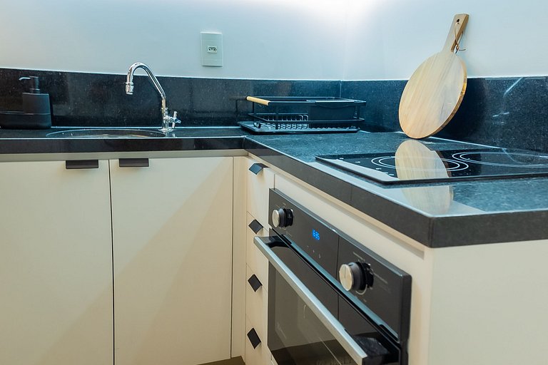 1106 - Estúdio novíssimo com estrutura e conforto