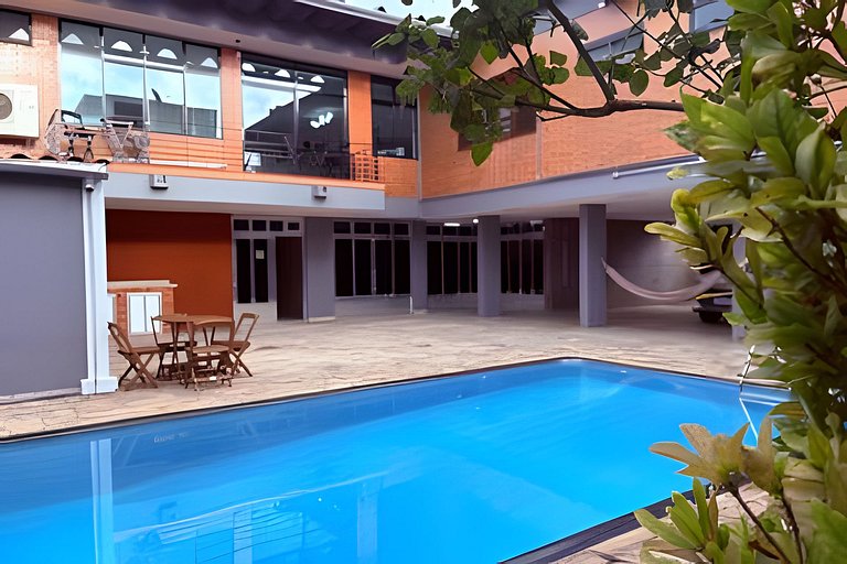 0202 - Quarto Triplo · 1 Queen+1 Solteiro · Central