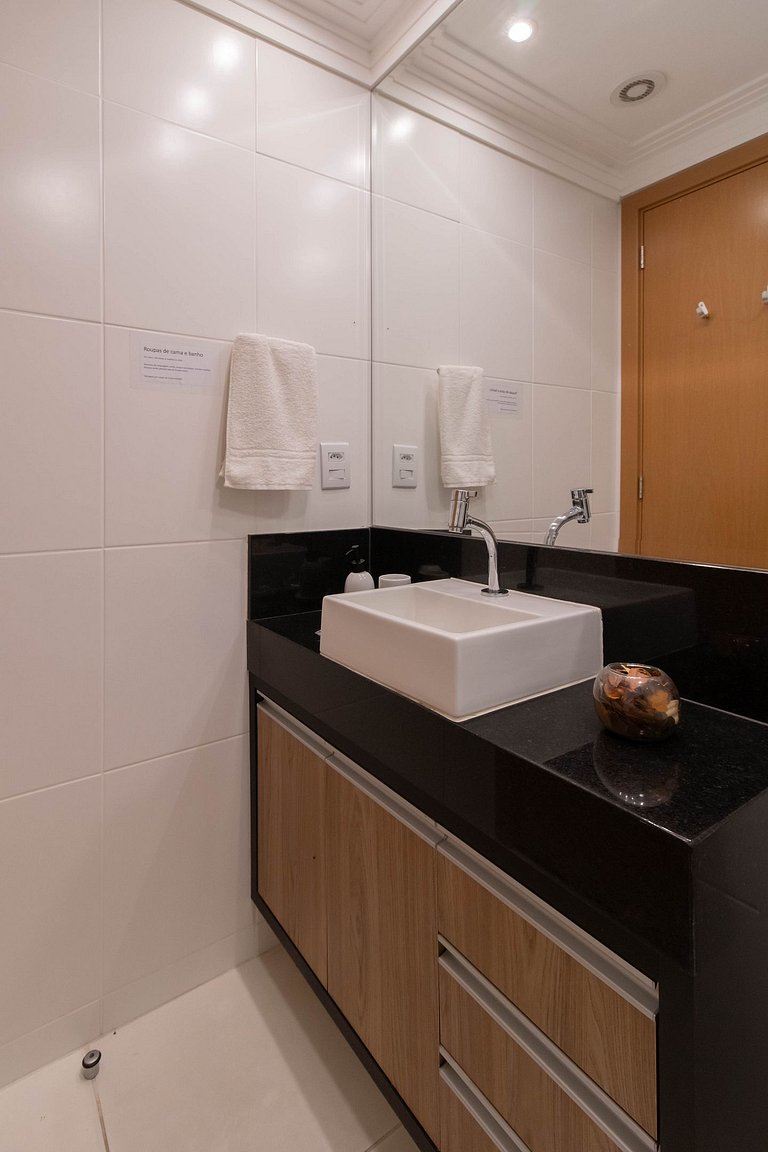 Apartamento completo com vaga, a 9 km do Aeroporto, próximo