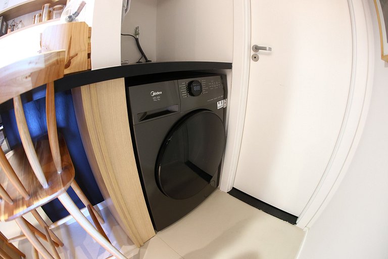 studio completo com cama queen, cozinha equipada e vaga